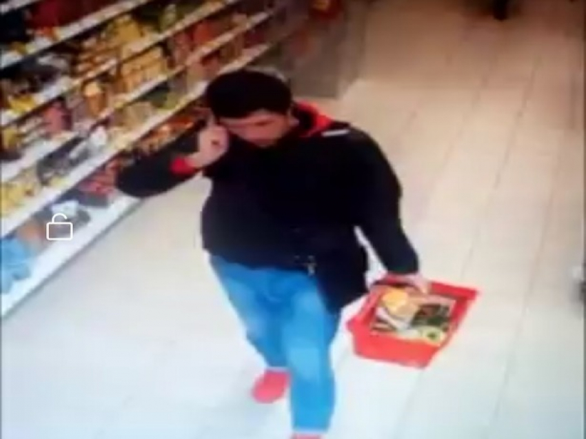 В Ростове разыскивают рискового парня, сбежавшего с неоплаченными покупками из магазина 