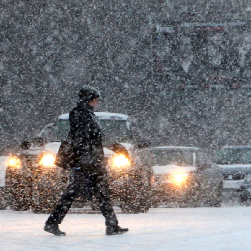 Из-за сильного снегопада в Ростовской области объявлено штормовое предупреждение