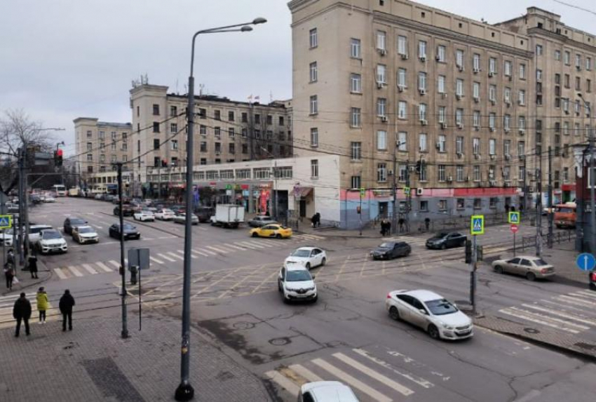 В Ростове выделили почти 176 млн рублей на ремонт Ворошиловского проспекта