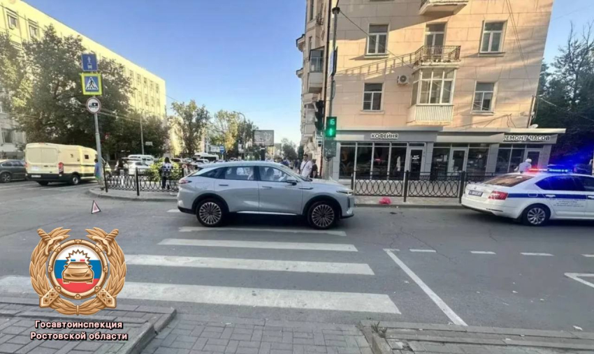 В центре Ростова кроссовер сбил пожилого пешехода