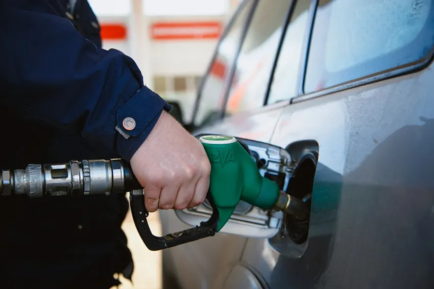 В Ростовской области цена на бензин за год выросла на два рубля