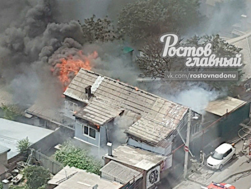 В Ростове в районе моста на Сиверса сгорел частный дом