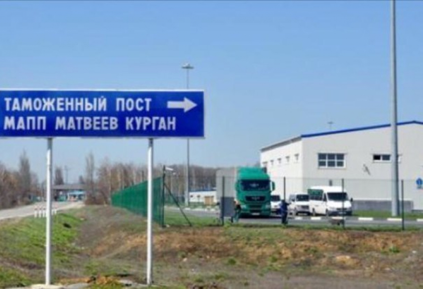 В Ростовской области перед пунктом пропуска  «Матвеев-Курган» образовалась огромная пробка 