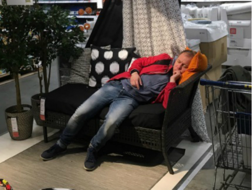 Мужчину, которому можно позавидовать, обнаружил ростовчанин в магазине «IKEA»