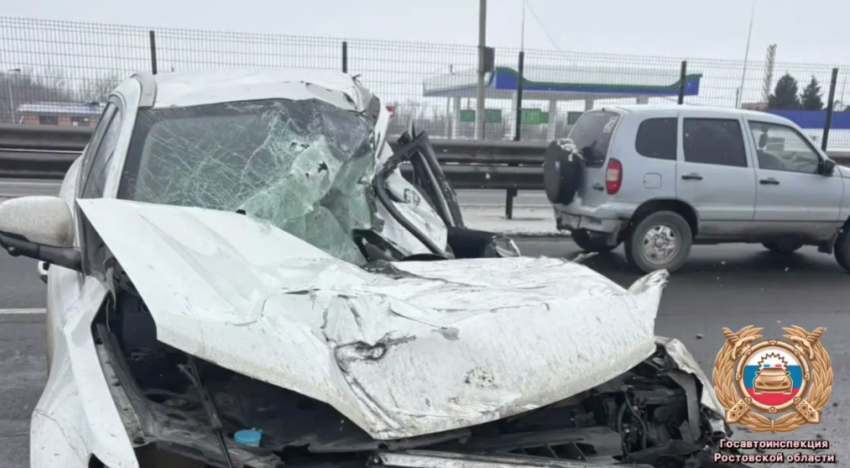 Водитель легковушки погиб в  столкновении с фурой на М-4 «Дон» в Ростовской области