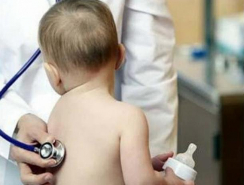 Ростовские врачи отказались приехать на вызов к годовалой девочке с высокой температурой