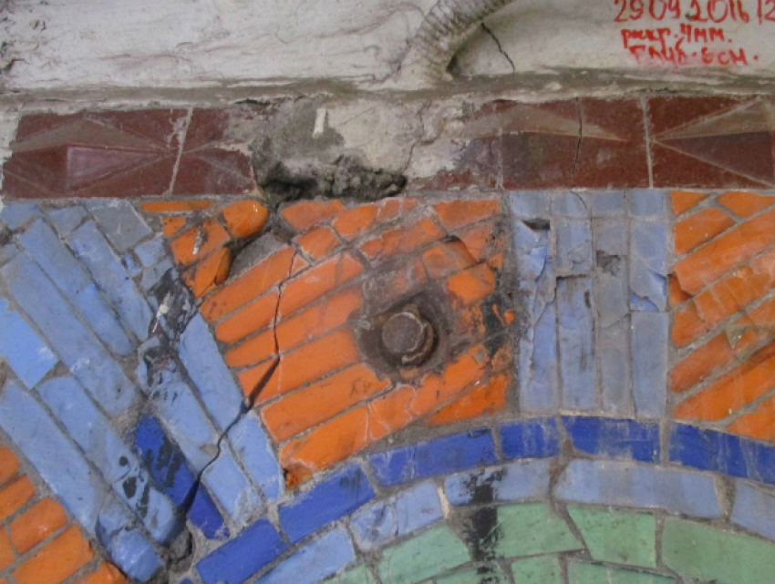 На разрушение раритетной мозаики в подземных переходах Ростова пожаловались общественники