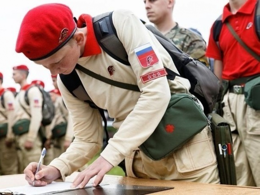 Более 20 школьников в Ростовской области получили почетное звание юнармейцев 