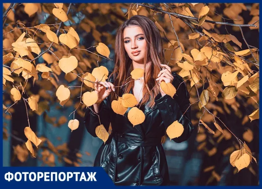 Тайна под плащом: гуляем по парку Горького золотой осенью по-взрослому