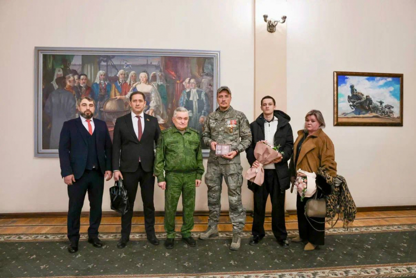 В Ростове семье погибшей на СВО Ольги Греховодовой с позывным «Молния» вручили Орден Мужества