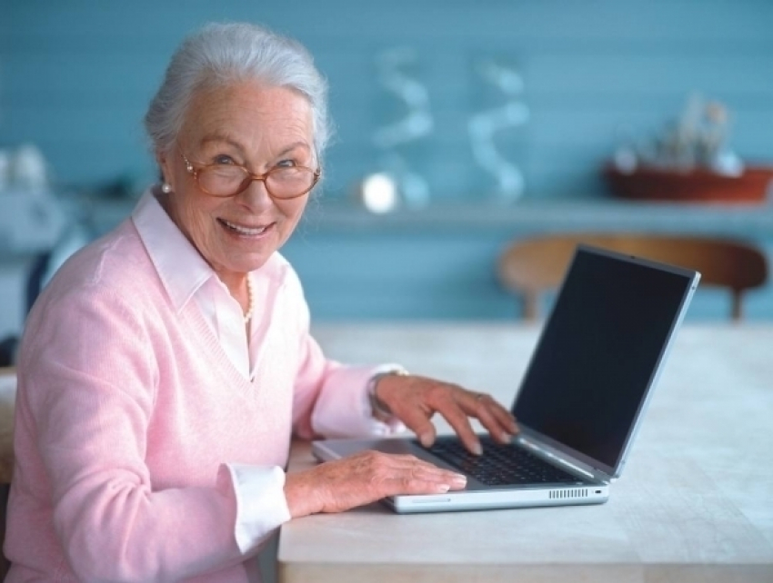 Более 15 тысяч донских пенсионеров участвуют в конкурсе компьютерной грамотности «Понятный Интернет»