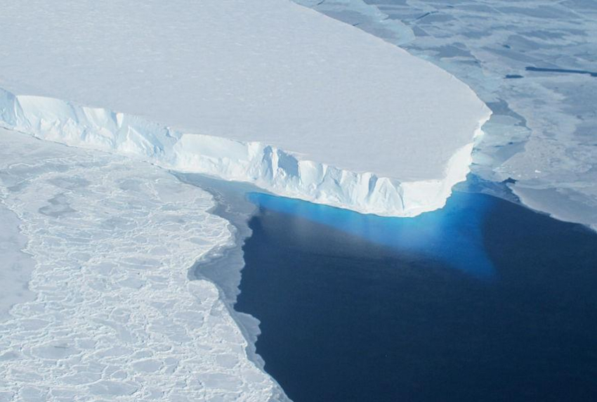 Географ Шарафутдинов: ледник Туэйтса в Западной Антарктиде угрожает Ростову