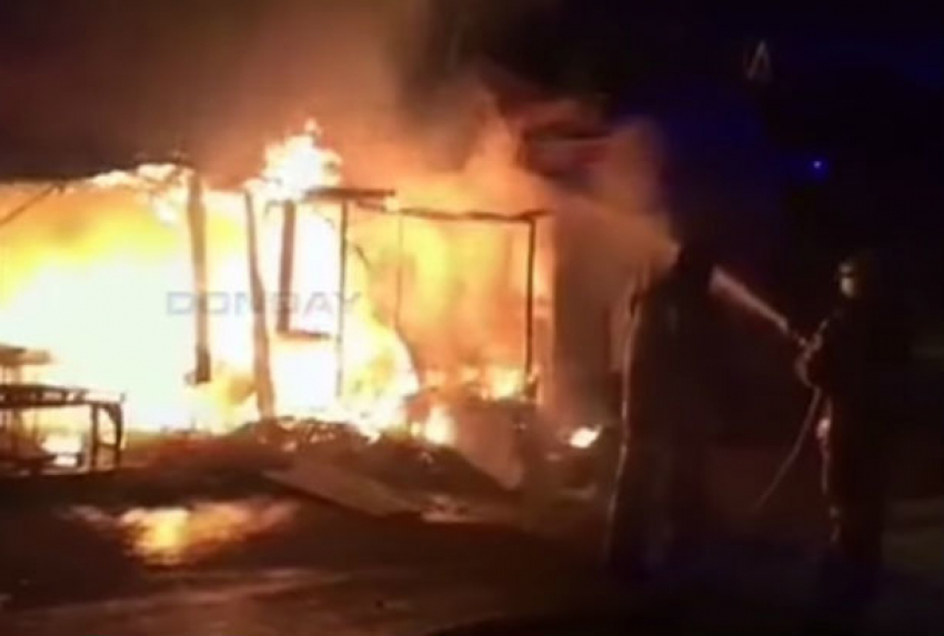 Ужасающее огненное уничтожение рынка в Новочеркасске сняли на видео