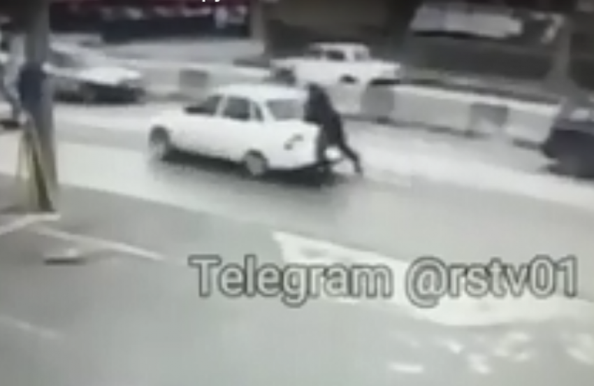 Погоня, как в кино: ростовский полицейский проехал на багажнике машины нарушителей 