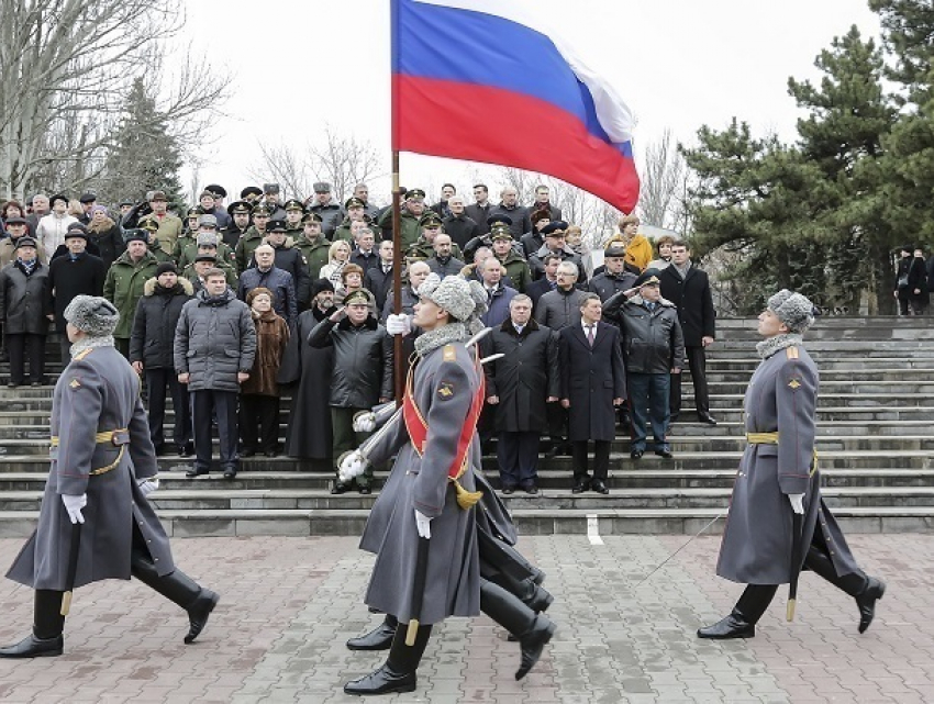 Память воинов-освободителей Ростова от фашистской оккупации почтили минутой молчания