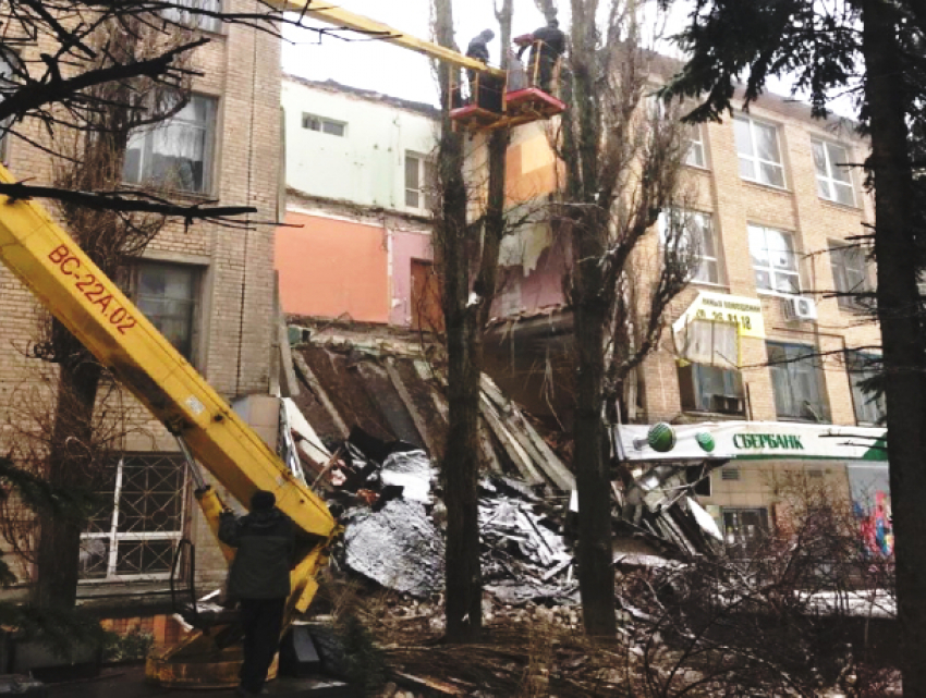Началось тщательное обследование обрушившегося здания в Новочеркасске  