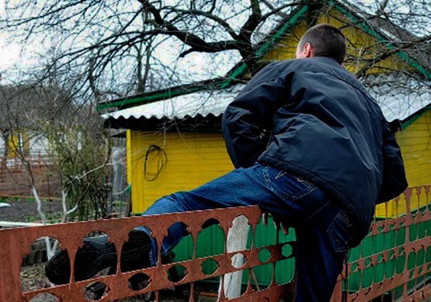  В Матвеево-Курганском районе  соседи обворовывают друг друга 