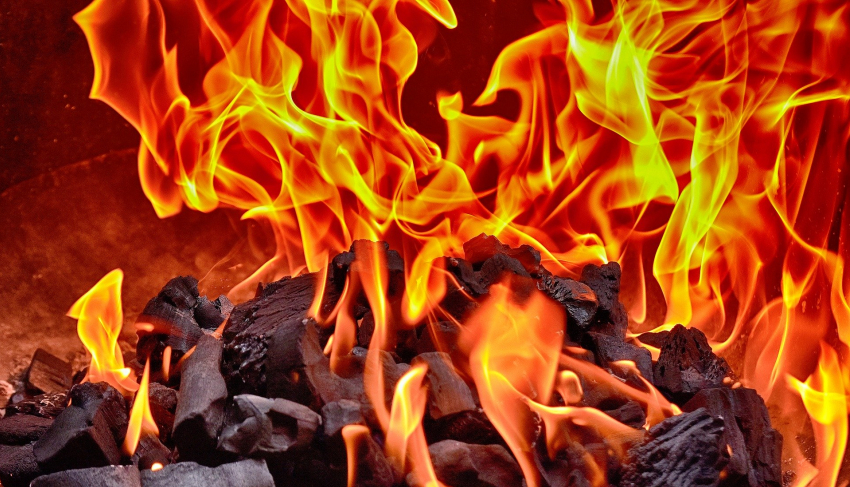 Следком выяснит причины гибели семьи на пожаре в Ростовской области