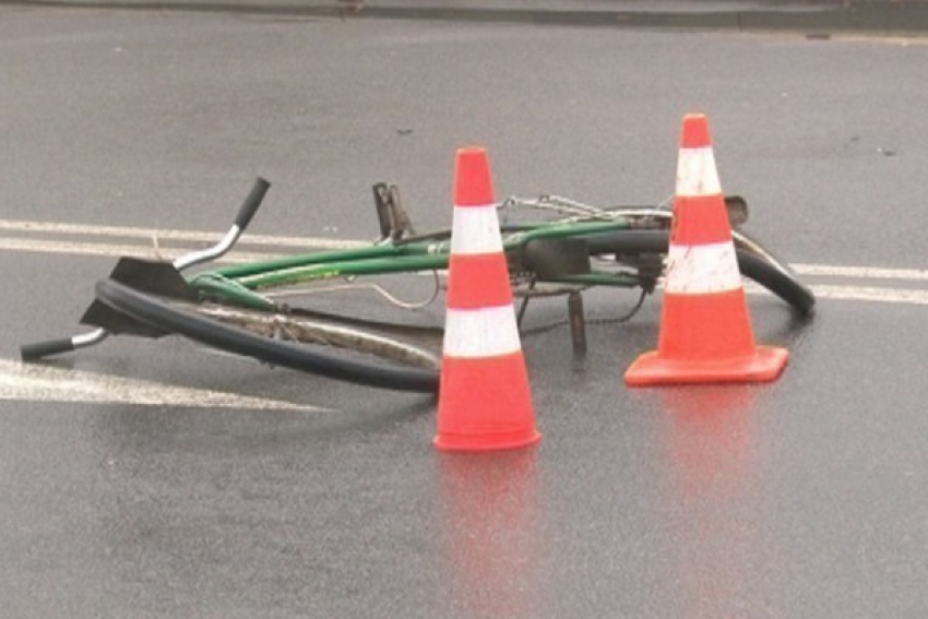 В Ростовской области водитель ВАЗа сбил 11-летнего велосипедиста 