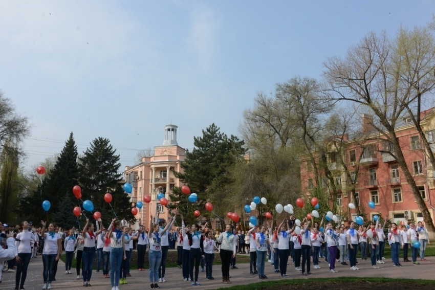 В Ростове прошел флеш-моб в честь дня космонавтики