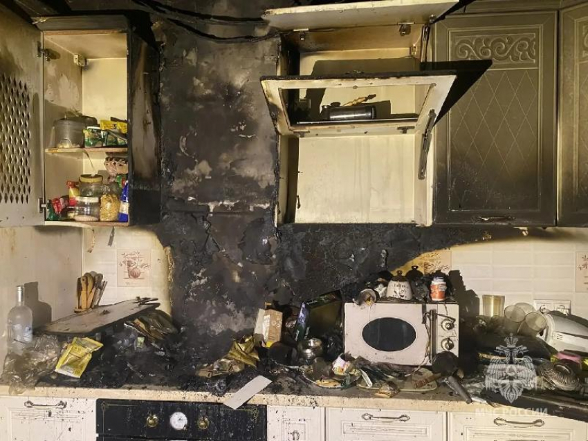 Женщина попала в больницу после пожара из-за электрочайника в Ростове 