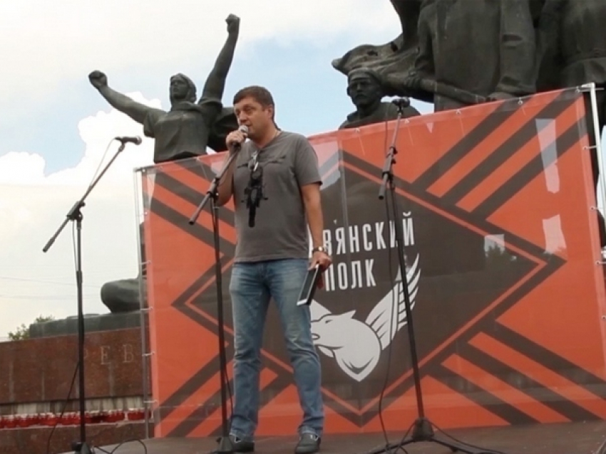 На митинге «Славянского полка» выступил с речью депутат Госдумы Олег Пахолков
