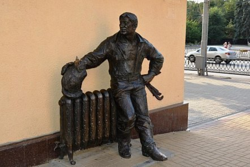 Фигуру сантехника, испорченную вандалами, восстановили