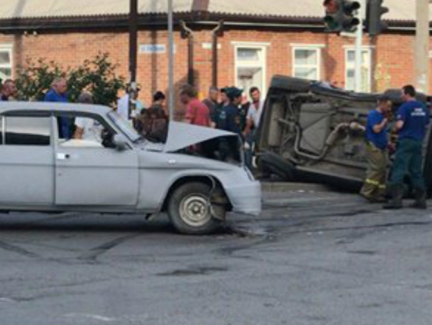 Двое детей и беременная женщина пострадали в ДТП под Ростовом