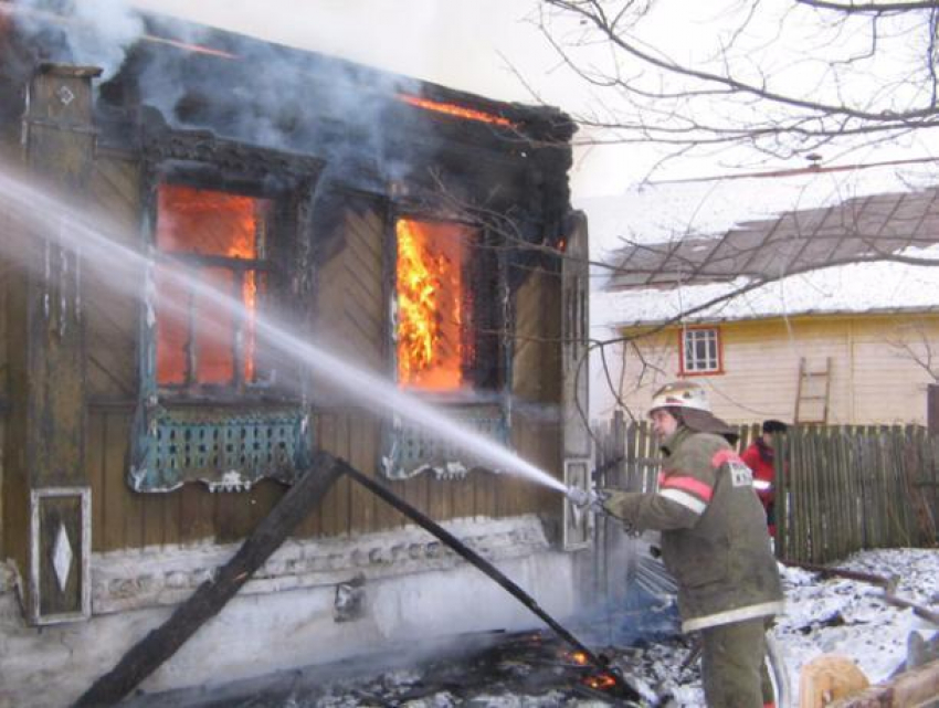 В огне погибли двое жителей Ростовской области