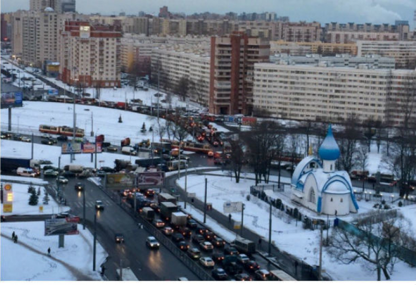 Рекордная утренняя пробка парализовала автомагистрали Ростова-на-Дону