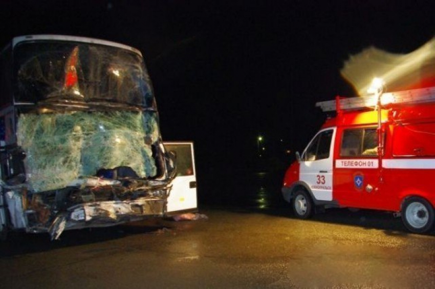 В Ростовской области рейсовый автобус попал в ДТП: пострадали 17 человек