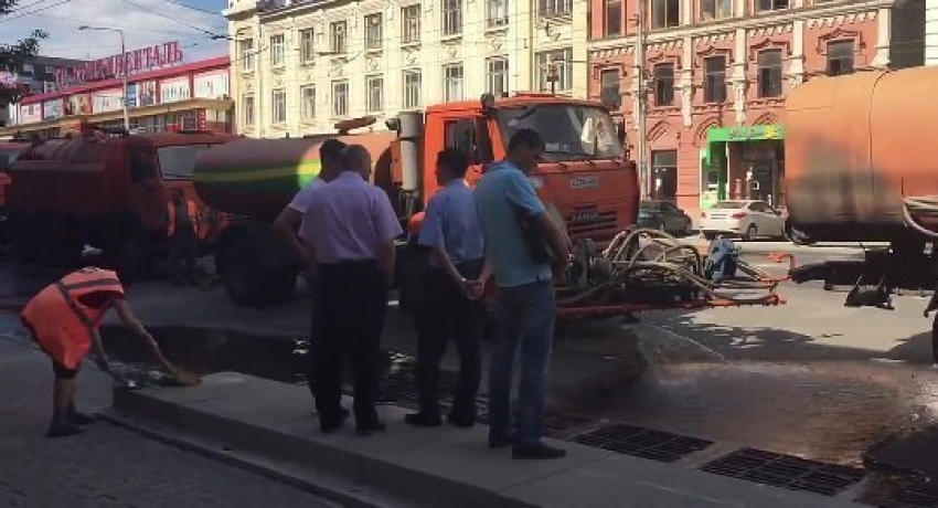 Новую ливневку на Буденновском испытывают «дождем»: ВИДЕО