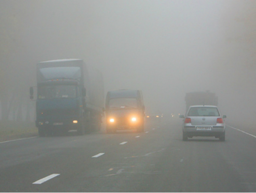 Ростовским автомобилистам и пешеходам напомнили об опасности на дорогах в туман