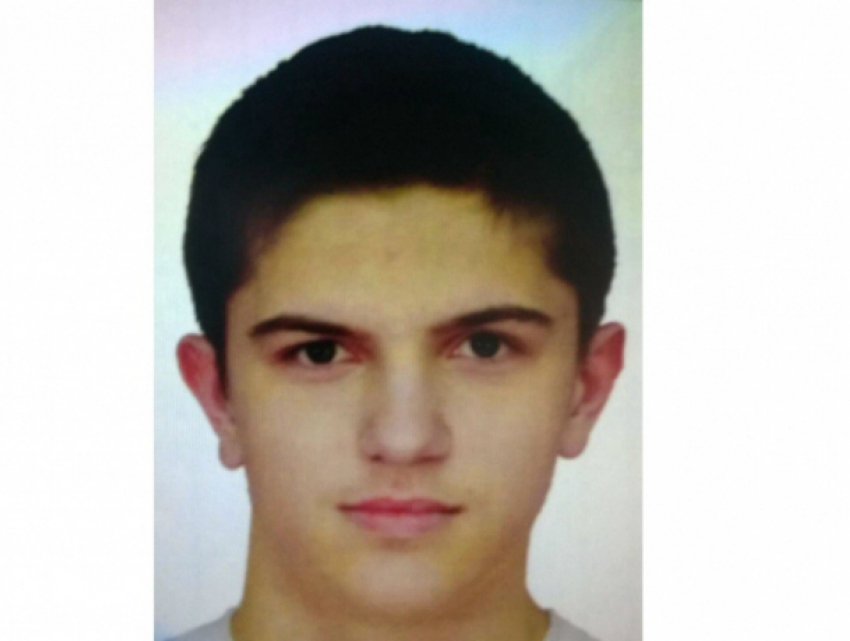 Голубоглазый подросток с шишкой на правой ладони исчез в Ростовской области