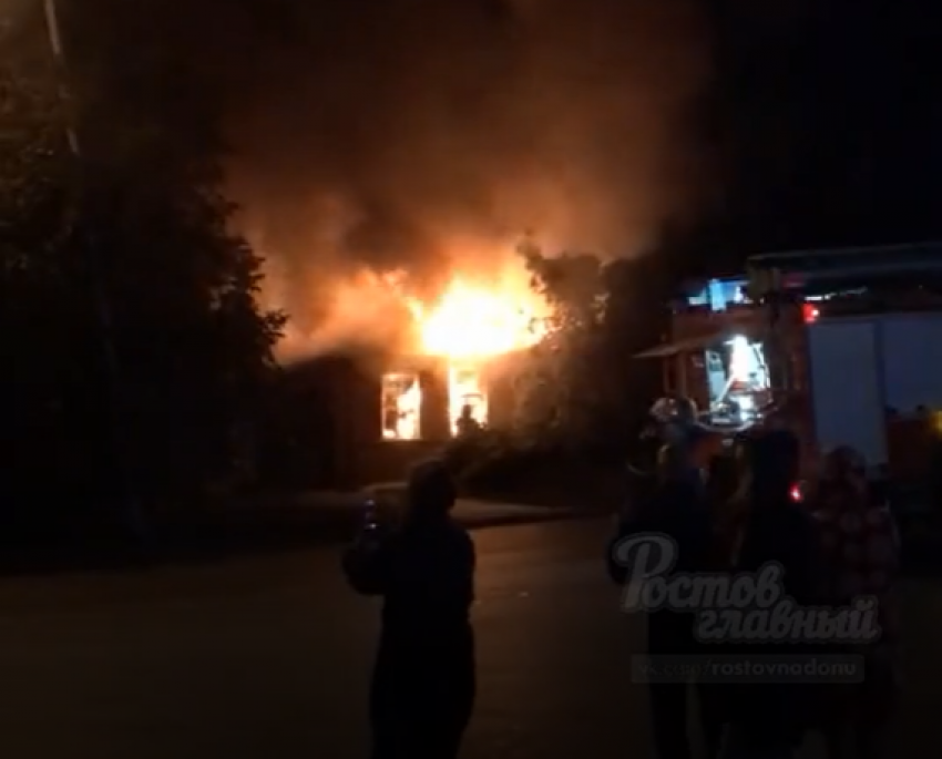 Все призраки «разбежались» в объятом пламенем доме в Ростове