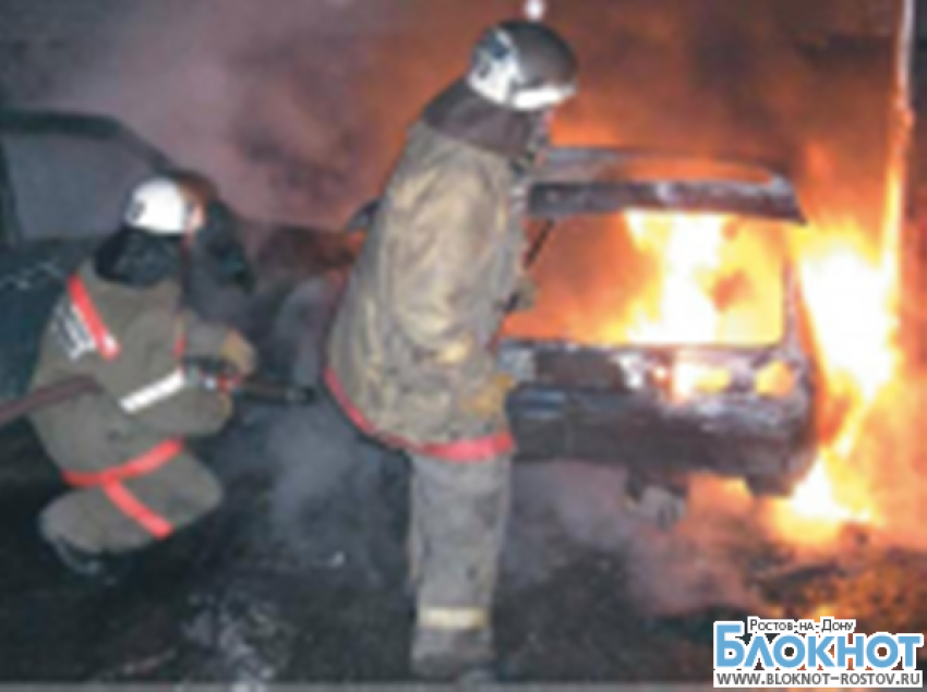 Ночью в Ростове подожгли четыре иномарки