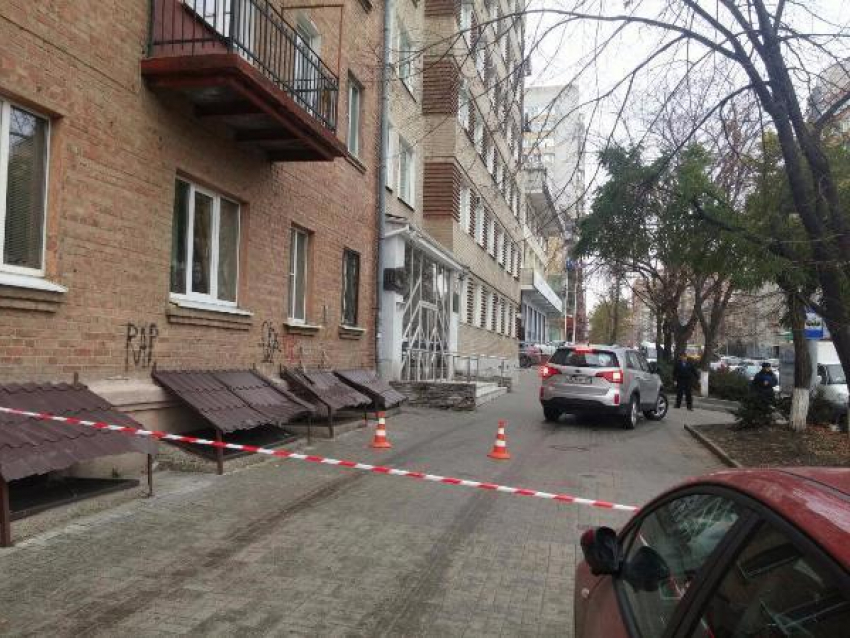 В Ростове из-за подозрительного пакета эвакуировали сотрудников офисного здания