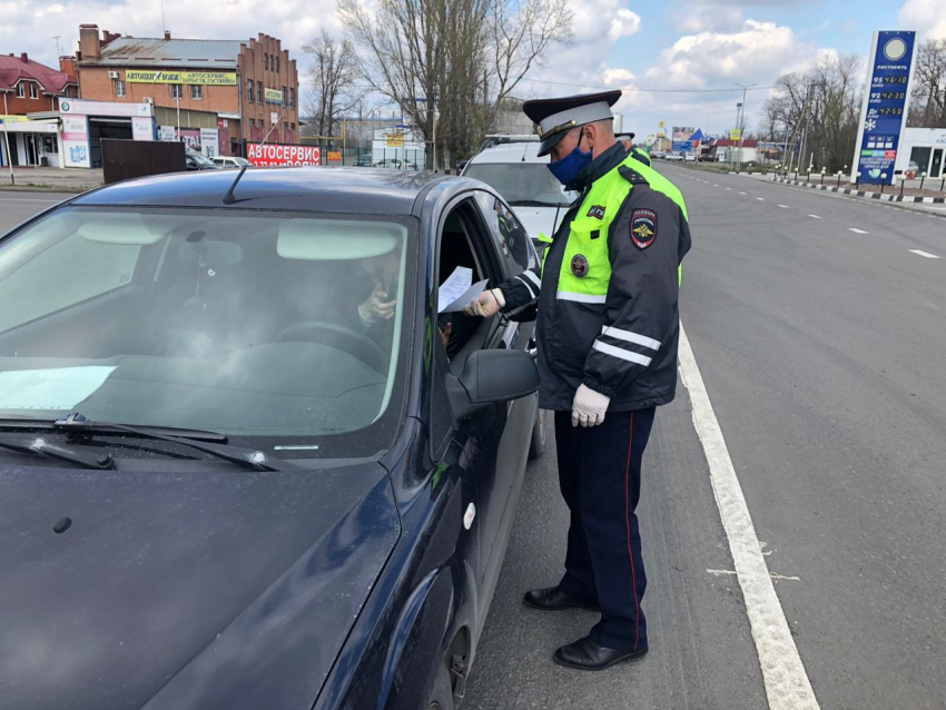 В Ростове водитель элитной иномарки уехал с места аварии