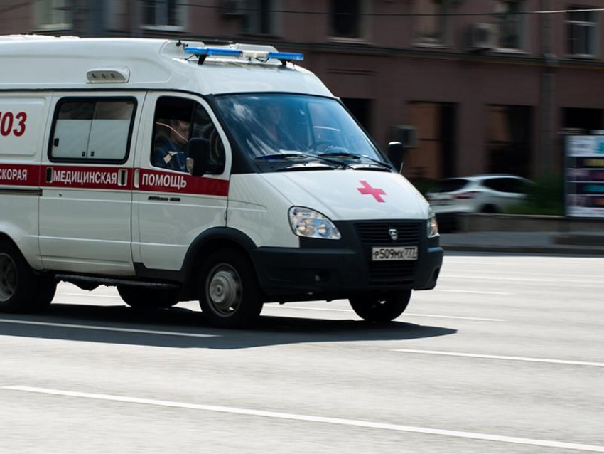 В центре Ростова 27-летняя девушка после ссоры с мужем выпала из окна и разбилась