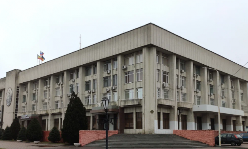 В Новочеркасске из-за угроз терактов ограничили вход в здание администрации