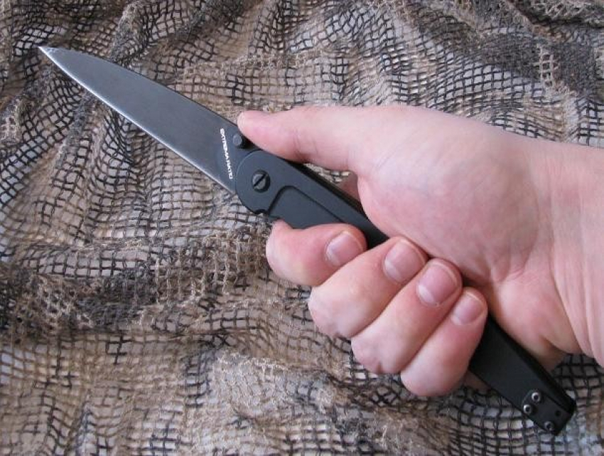 В Аксае двое подростков с ножом напали на пенсионера 