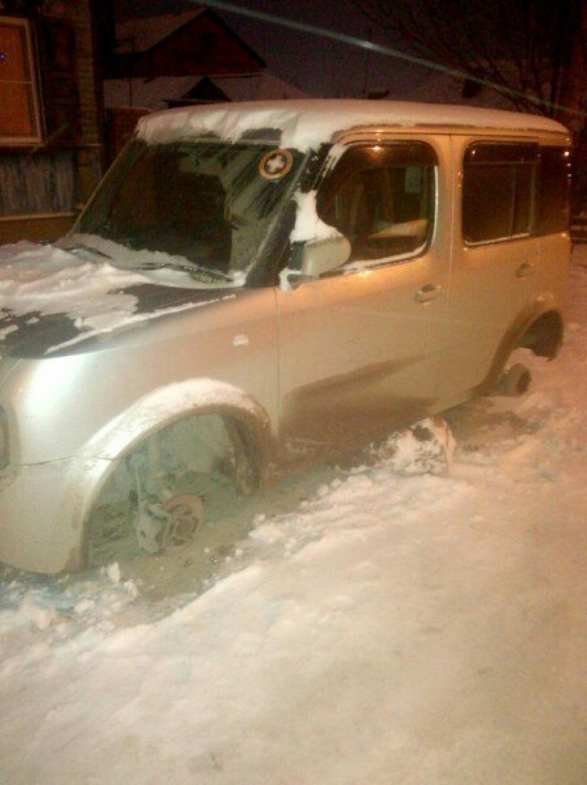 В Ростове с автомобиля активистов «ЛизаАлерт» сняли колеса