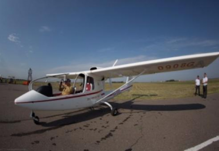 В Аксайском небе  летчик без лицензии обучал полетам  
