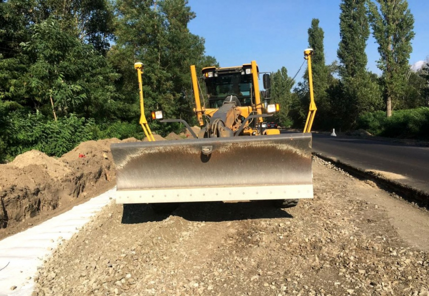 В последние летние дни в Ростове «закипела» дорожная работа 