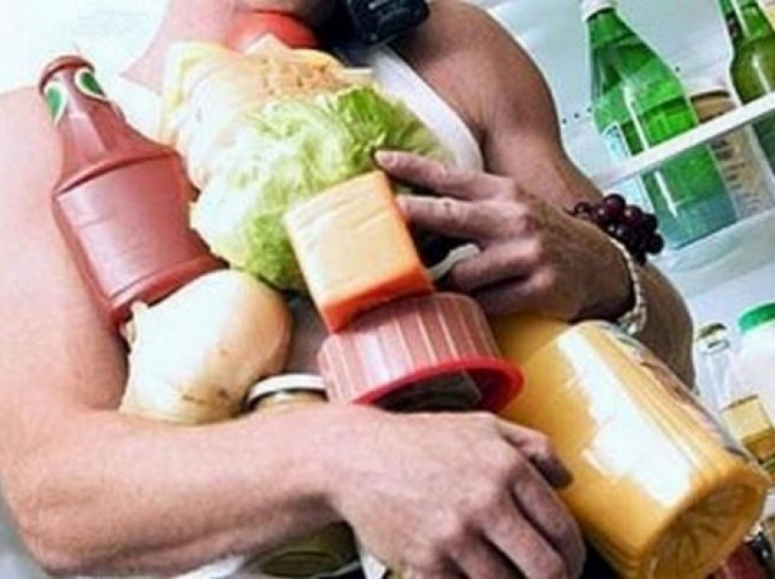 Оголодавший мужчина украл еду из холодильника своего знакомого в Ростовской области