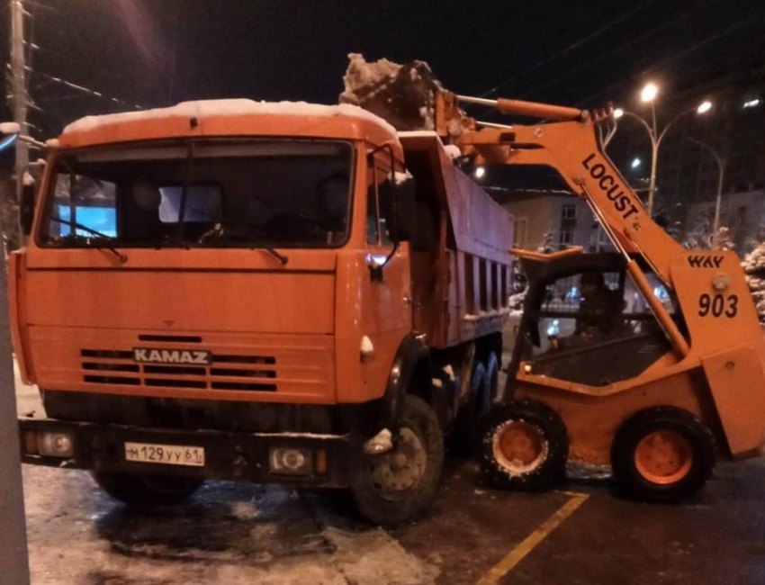 Коммунальщики вывезли с улиц Ростова более 400 тонн снега