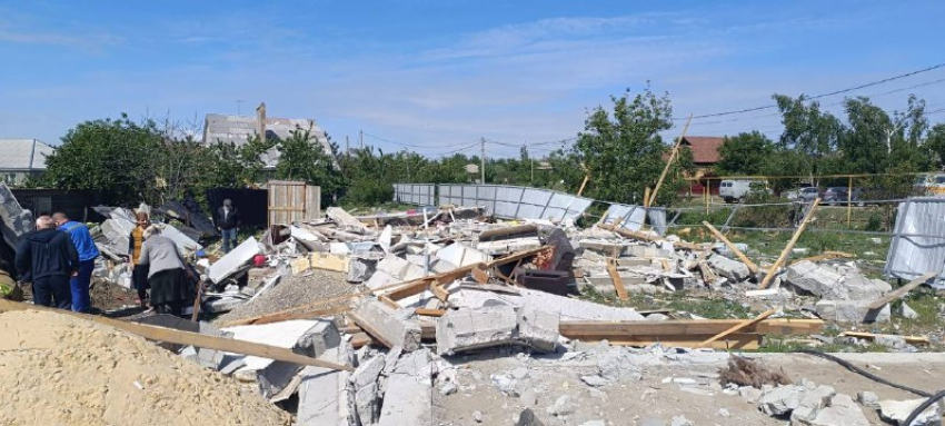 В Каменске-Шахтинском взрыв уничтожил частный дом