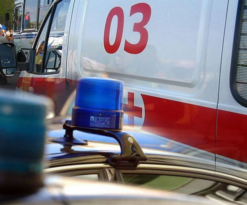 При столкновении автобуса с четырьмя машинами в Аксайском район пострадала девушка 