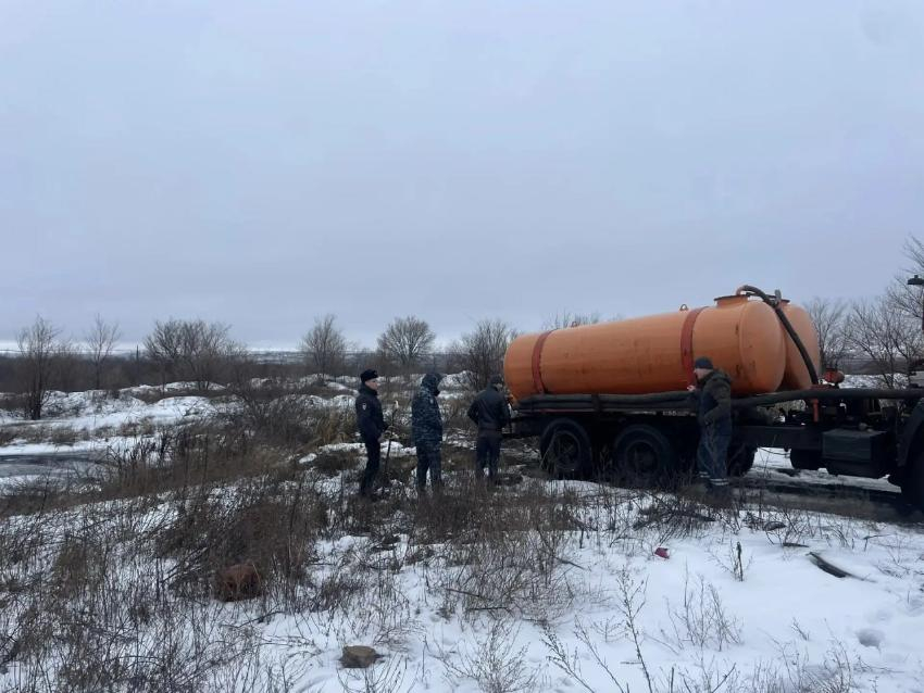 В Тарасовском районе подрядчика уличили в незаконном сбросе отходов
