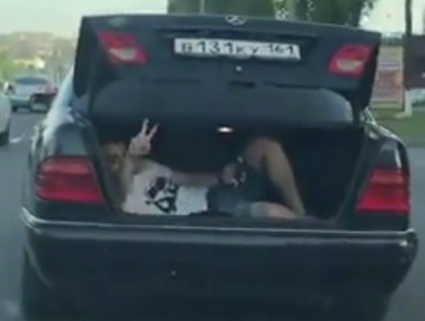 «Похищенного» молодого ростовчанина в багажнике немецкого автомобиля сняли на видео